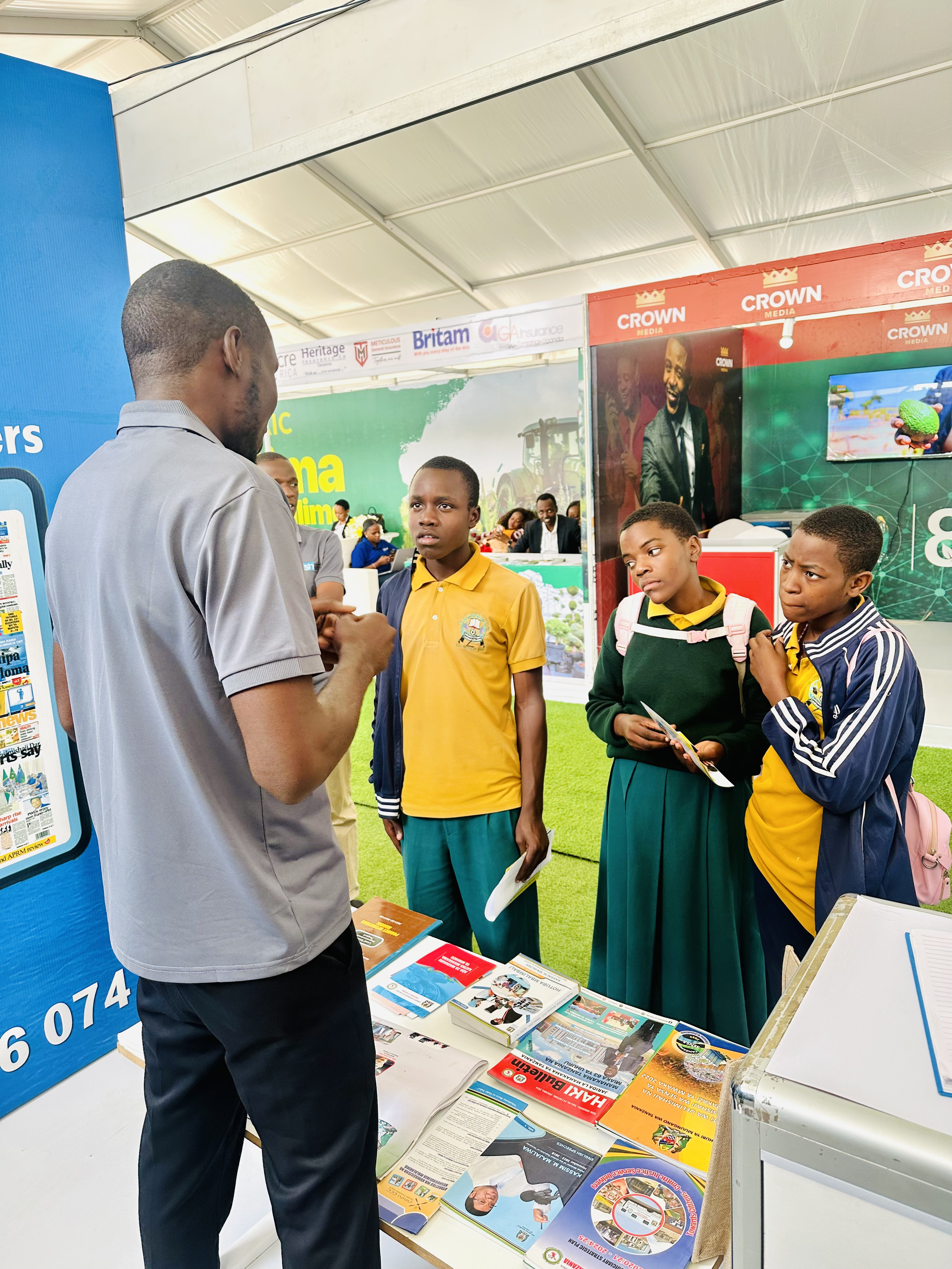 Students Visit TSN Pavilion at Nanenane