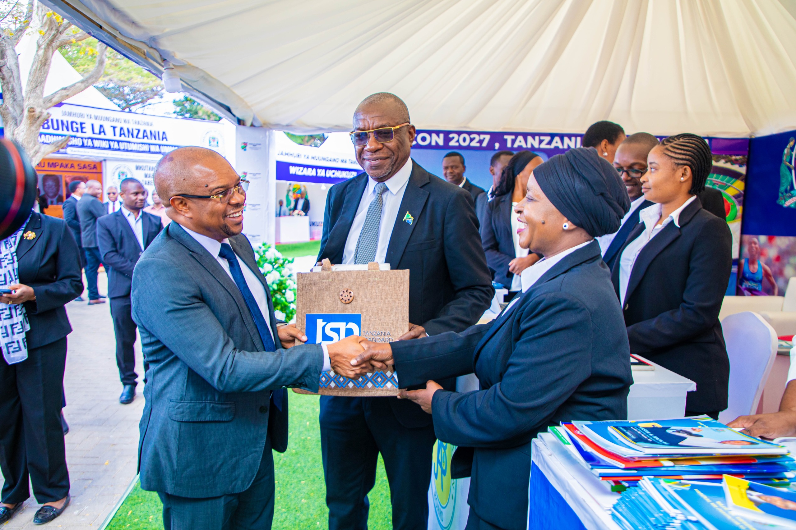 TSN Presents Gift to Minister Kikwete
